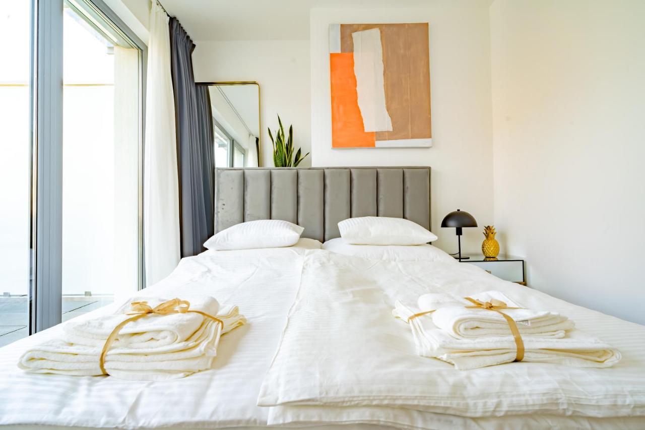 Apartamento ~ Roof Terrace/ac/indoor Parking Budapest