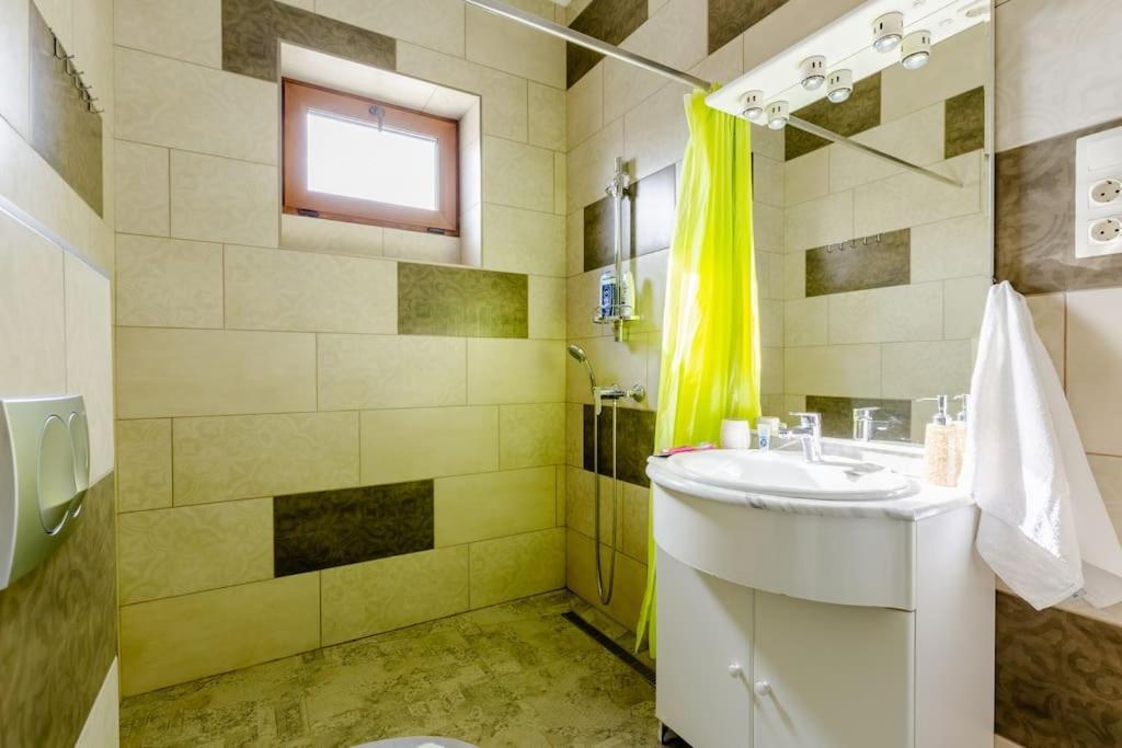 Deviza * Budapest