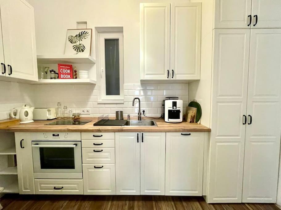 Studio27 - With Balcony At The Buda Castle Apartment