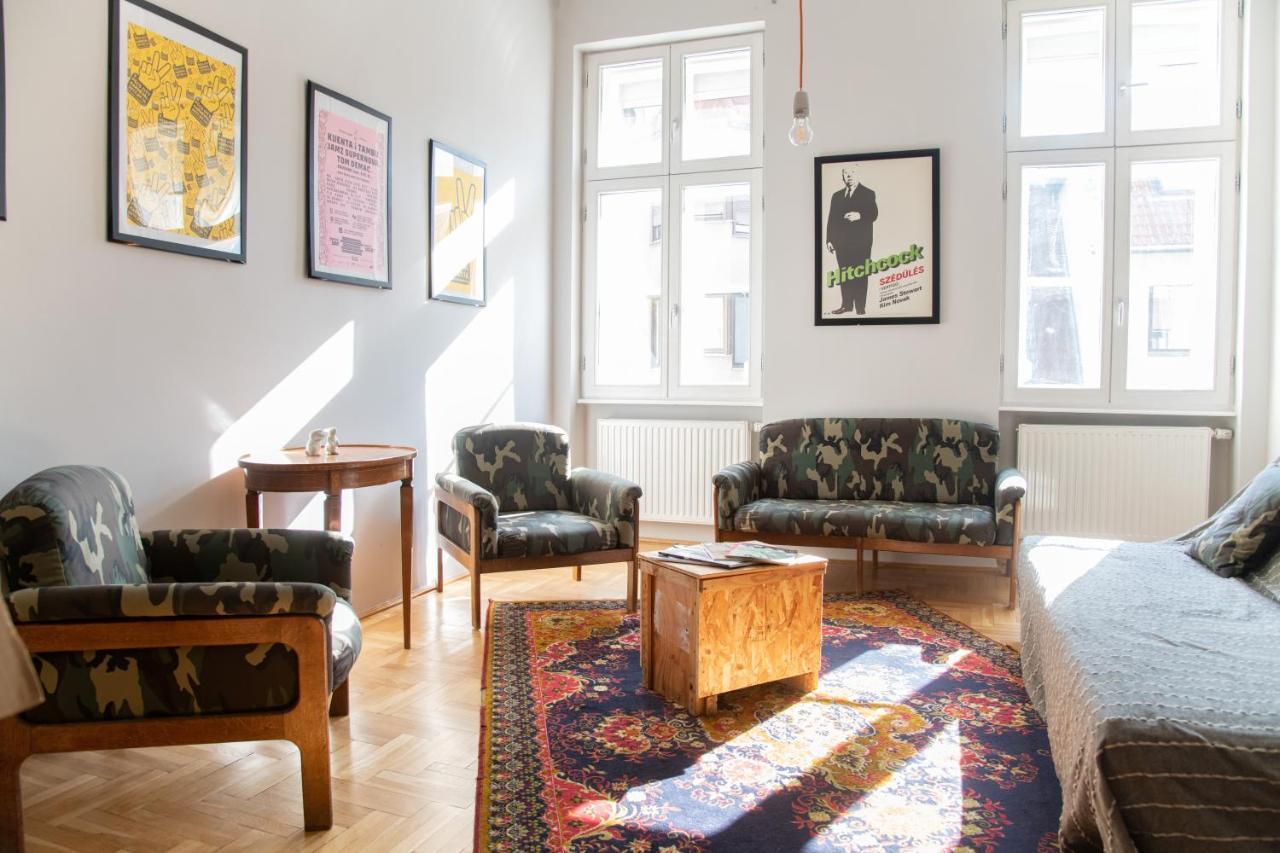 Stylishly Redecorated In Great Location Apartment Budapest