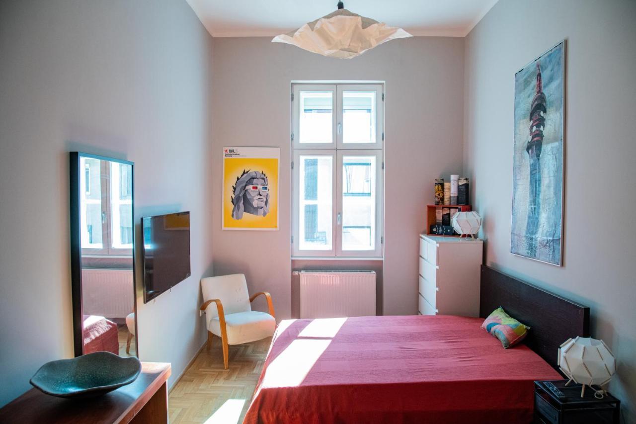 Stylishly Redecorated In Great Location Apartment *