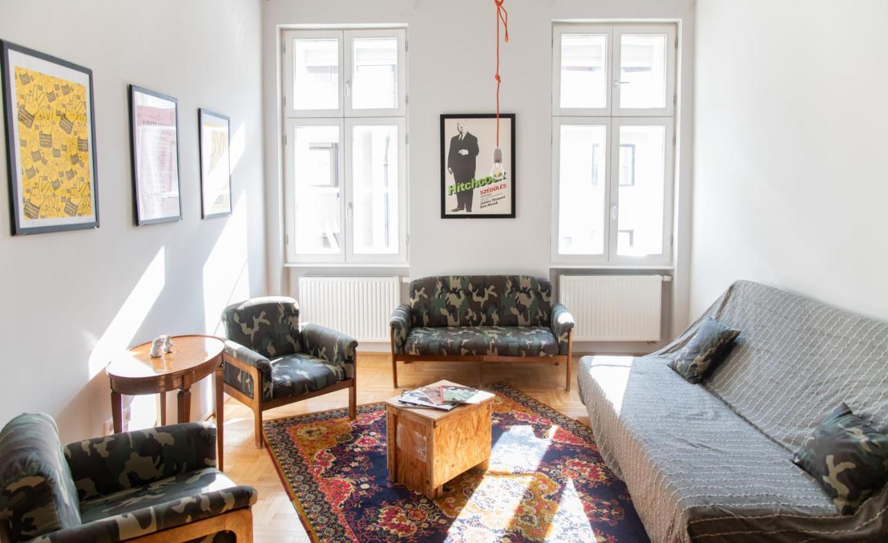 Apartment Stylishly Redecorated In Great Location