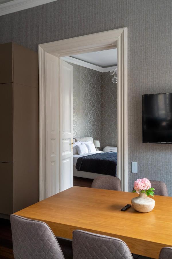 Luxury With Balcony Next To The New York Cafe Appartement