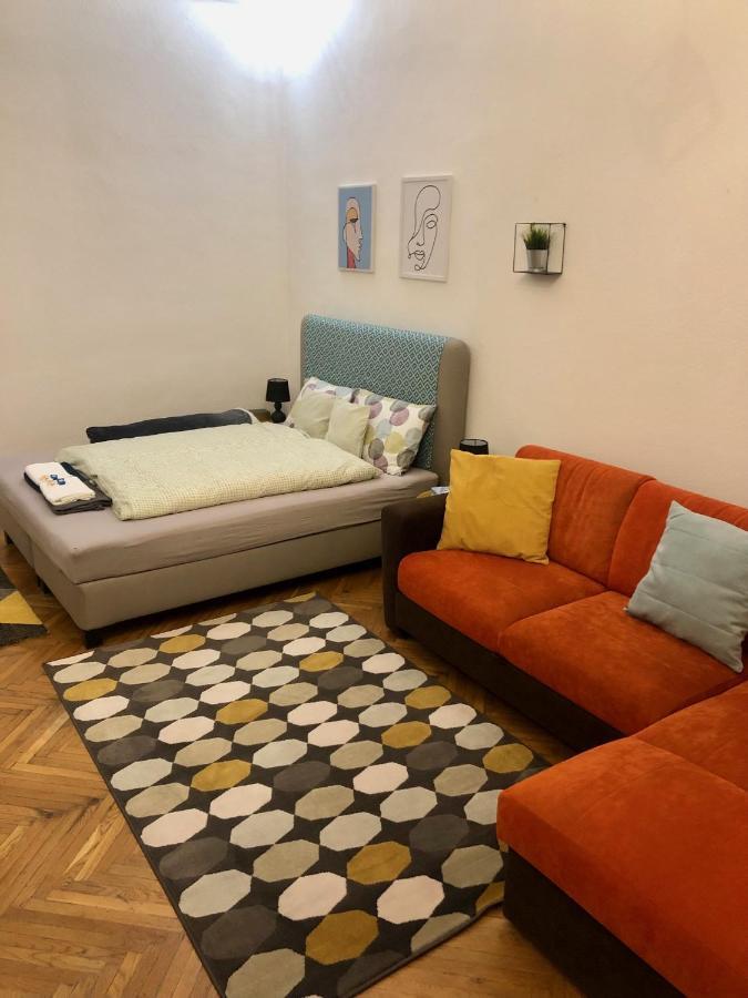 The Poet's Apartamento