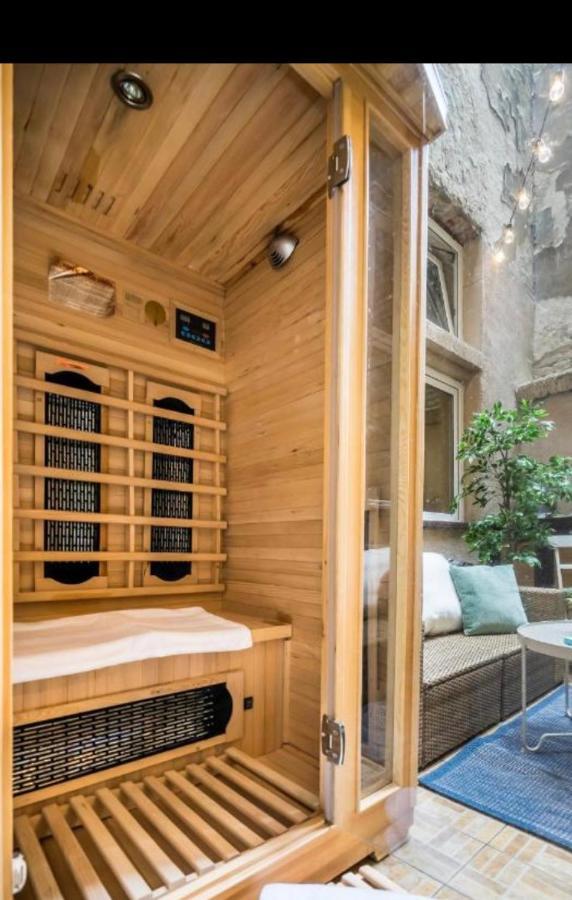 Center Studio With Sauna And Patio