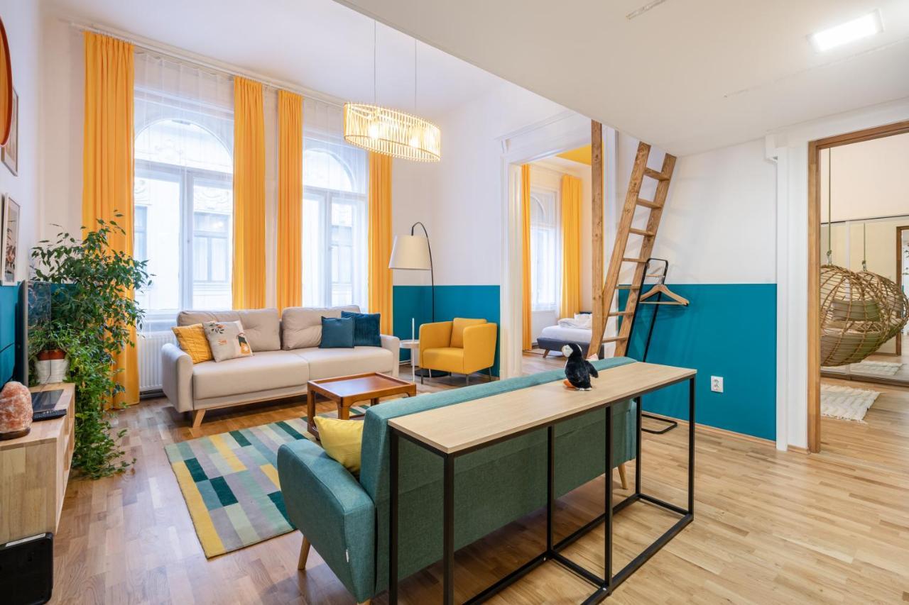 Live Star Budapest