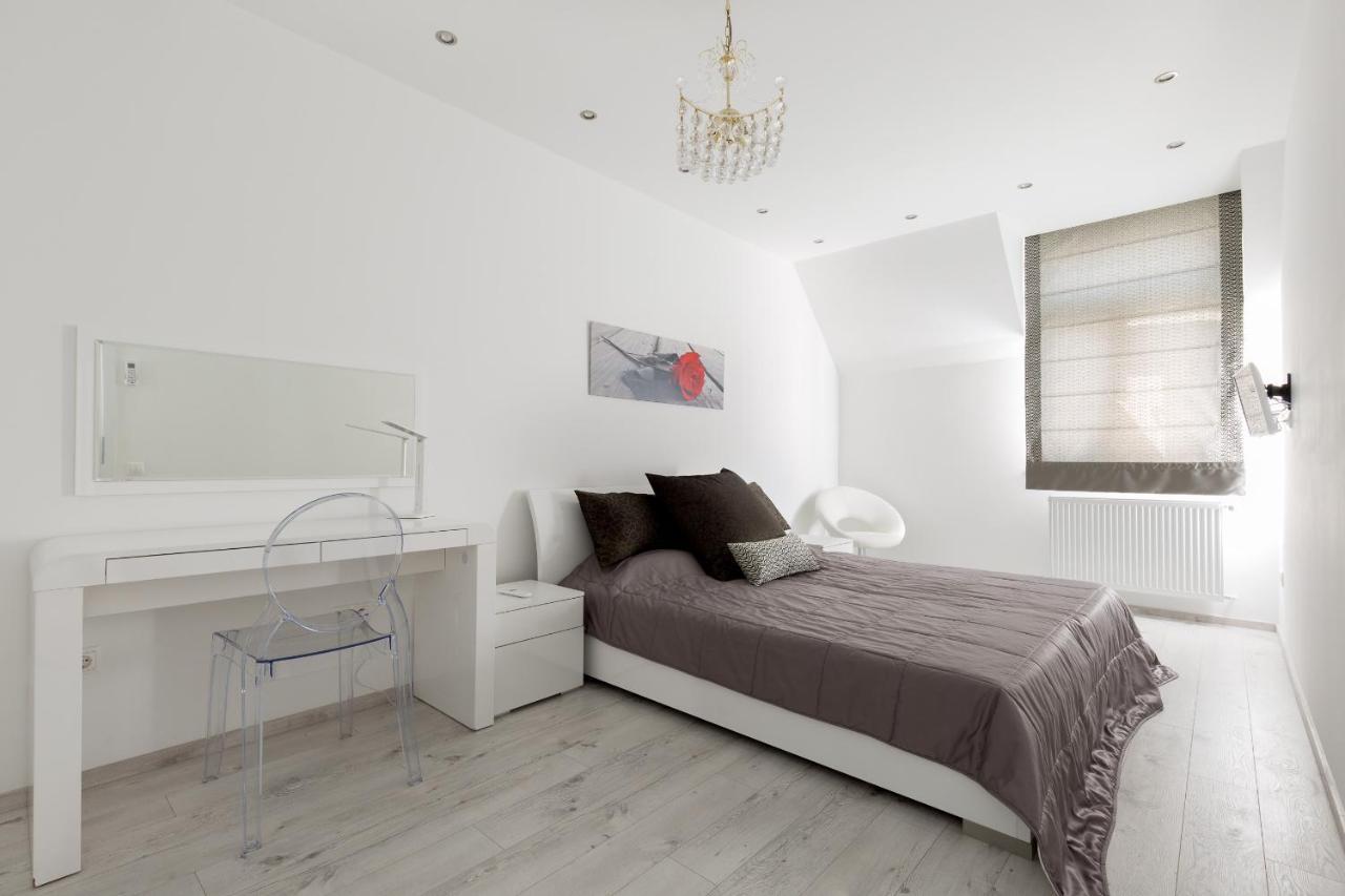 Square 2 Bedrooms - Michaelides Voeroesmarty Square Residences Apartamento Budapest