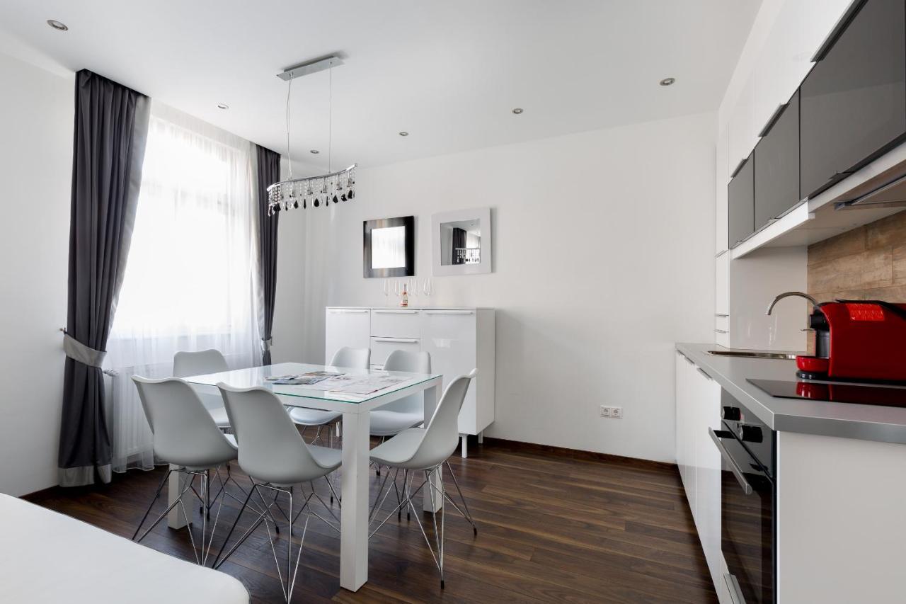 Square 2 Bedrooms - Michaelides Voeroesmarty Square Residences Apartamento