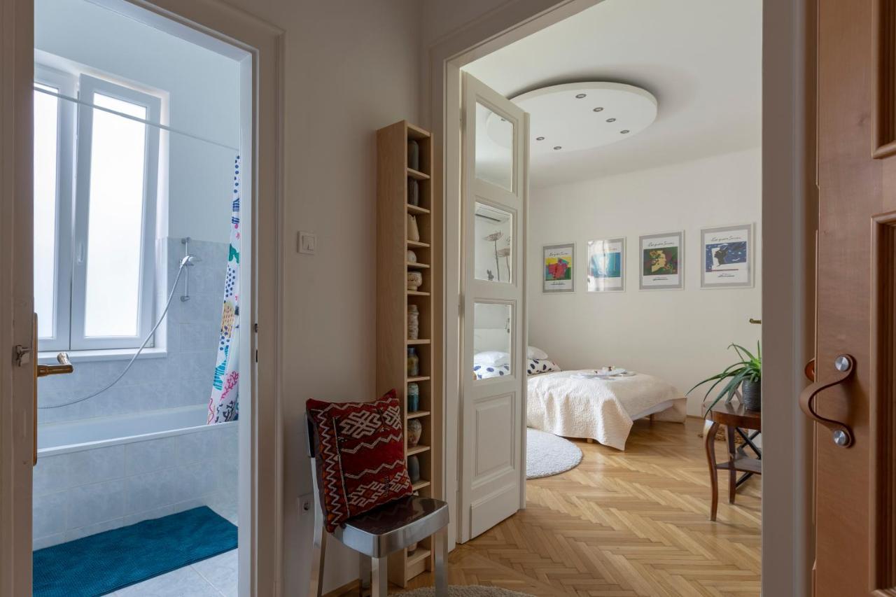 Gorgeous Flat Right Near The Center