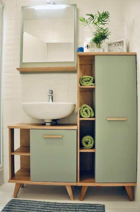 New In - Free Parking Apartamento Budapest