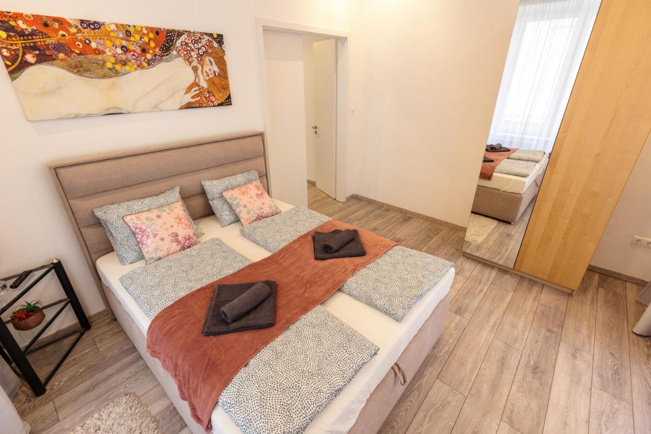 Karavan Corner Apartment *
