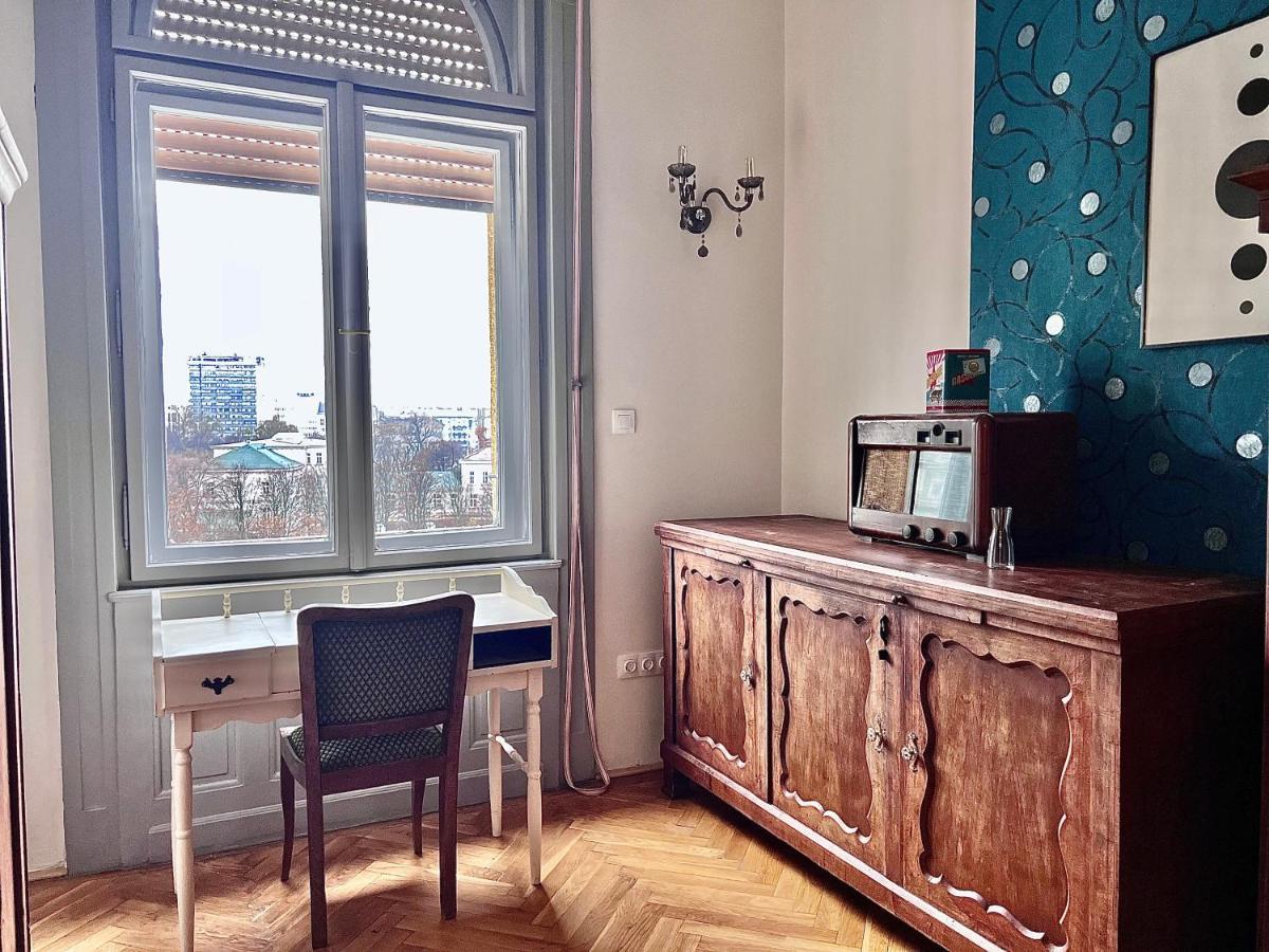 Apartment F14 By Small *