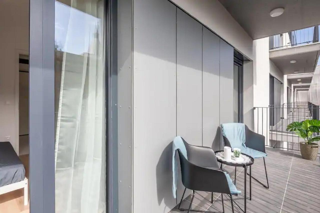 Brand New Modern Apartment-2 Rooms-balcony-garage *