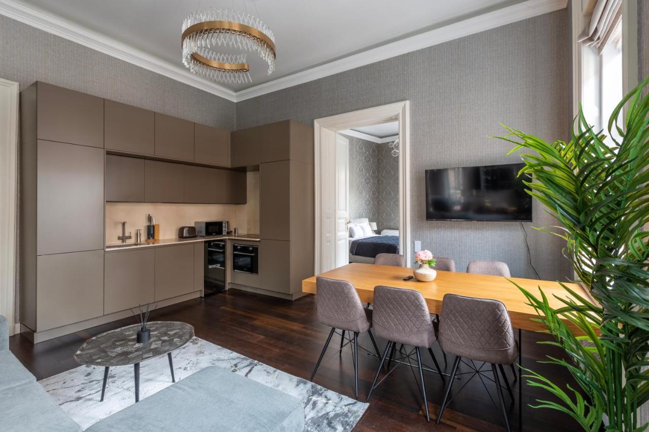 Luxury With Balcony Next To The New York Cafe * Budapest