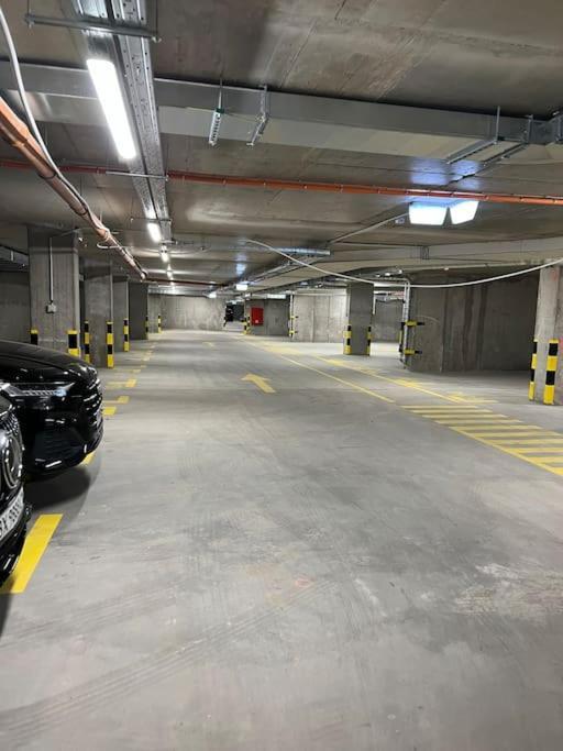 Brand New Modern Apartment-2 Rooms-balcony-garage