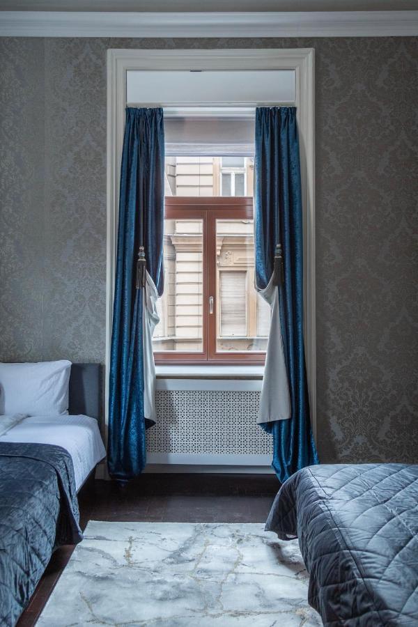 Appartement Luxury With Balcony Next To The New York Cafe