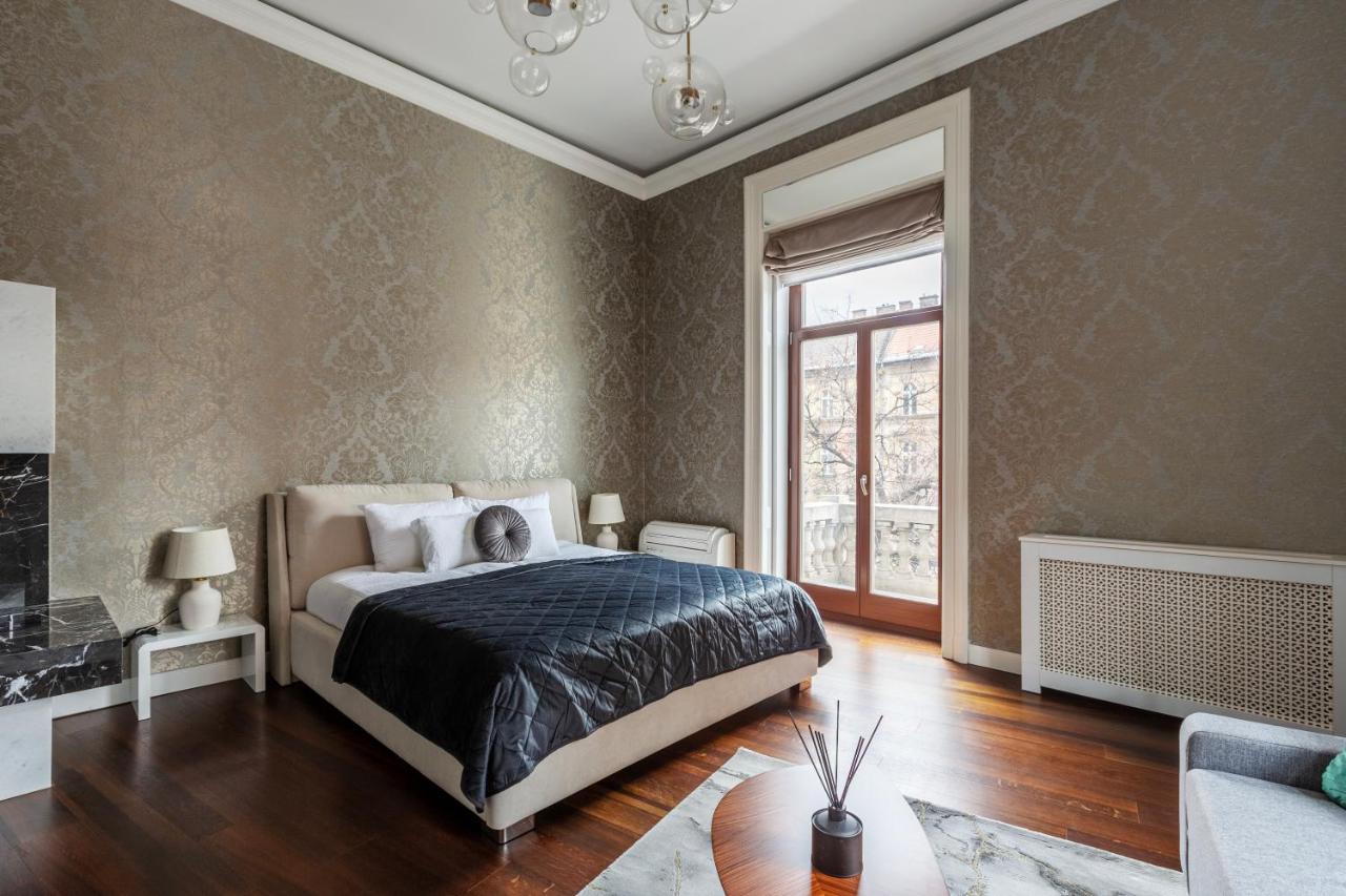 Luxury With Balcony Next To The New York Cafe Appartement Budapest