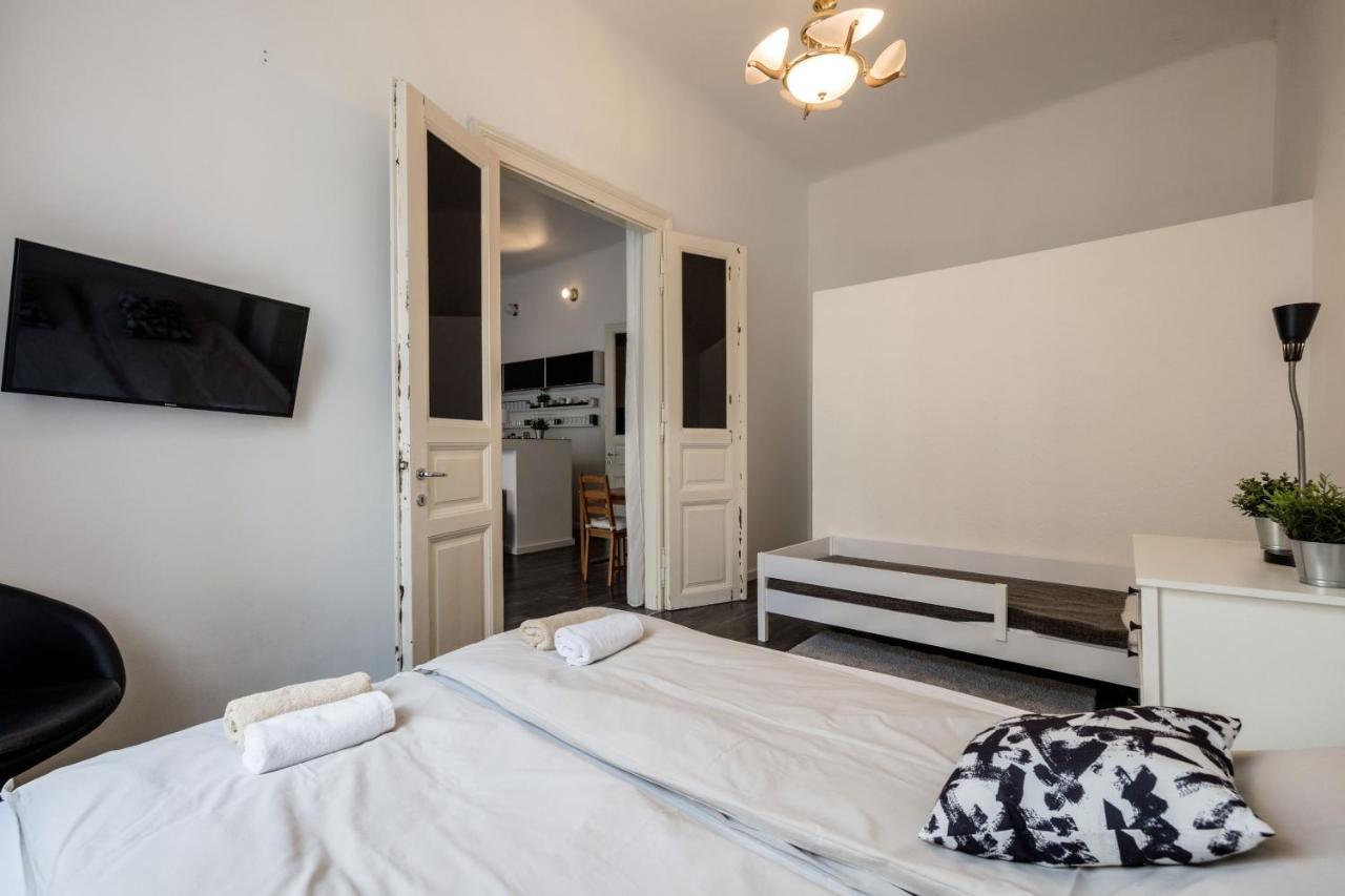 Spacious Almassy Apartamento Budapest