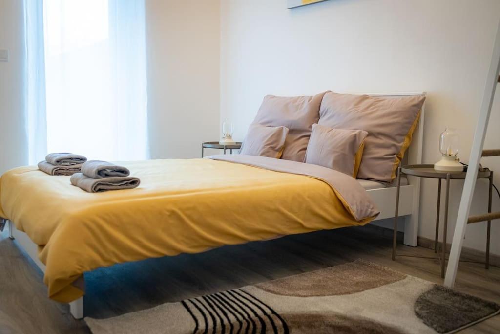 Venus - Westside Apartment *