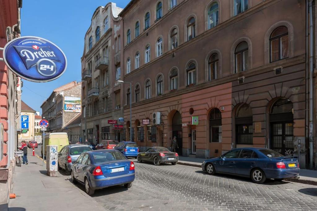 Dora's Calm Nest Over The Chestnut Tree Apartment Budapest