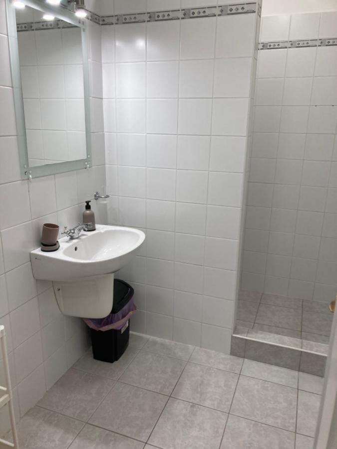 Apartamento Roland Zuglo 2 *