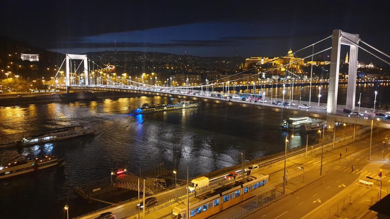 Danube View Apartment *