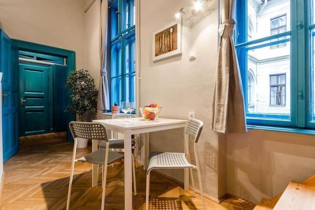 Apartment Blue Lotus T50 *
