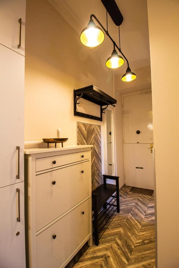 Small Paris Apartment Budapest