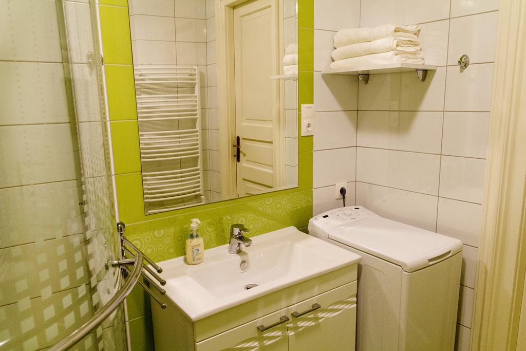 Eoetvoes * Budapest