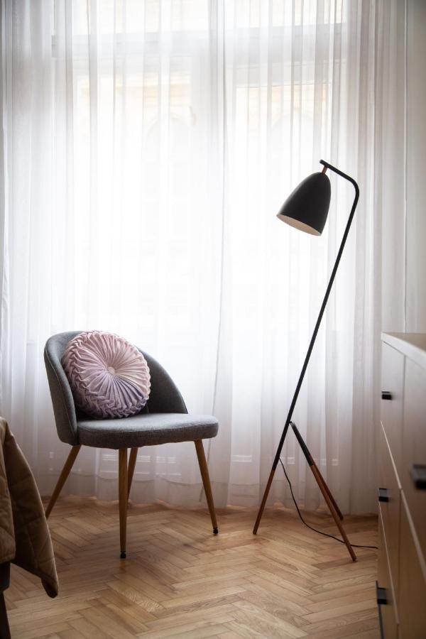 Glamorous Modern In The Hearth Of Apartamento