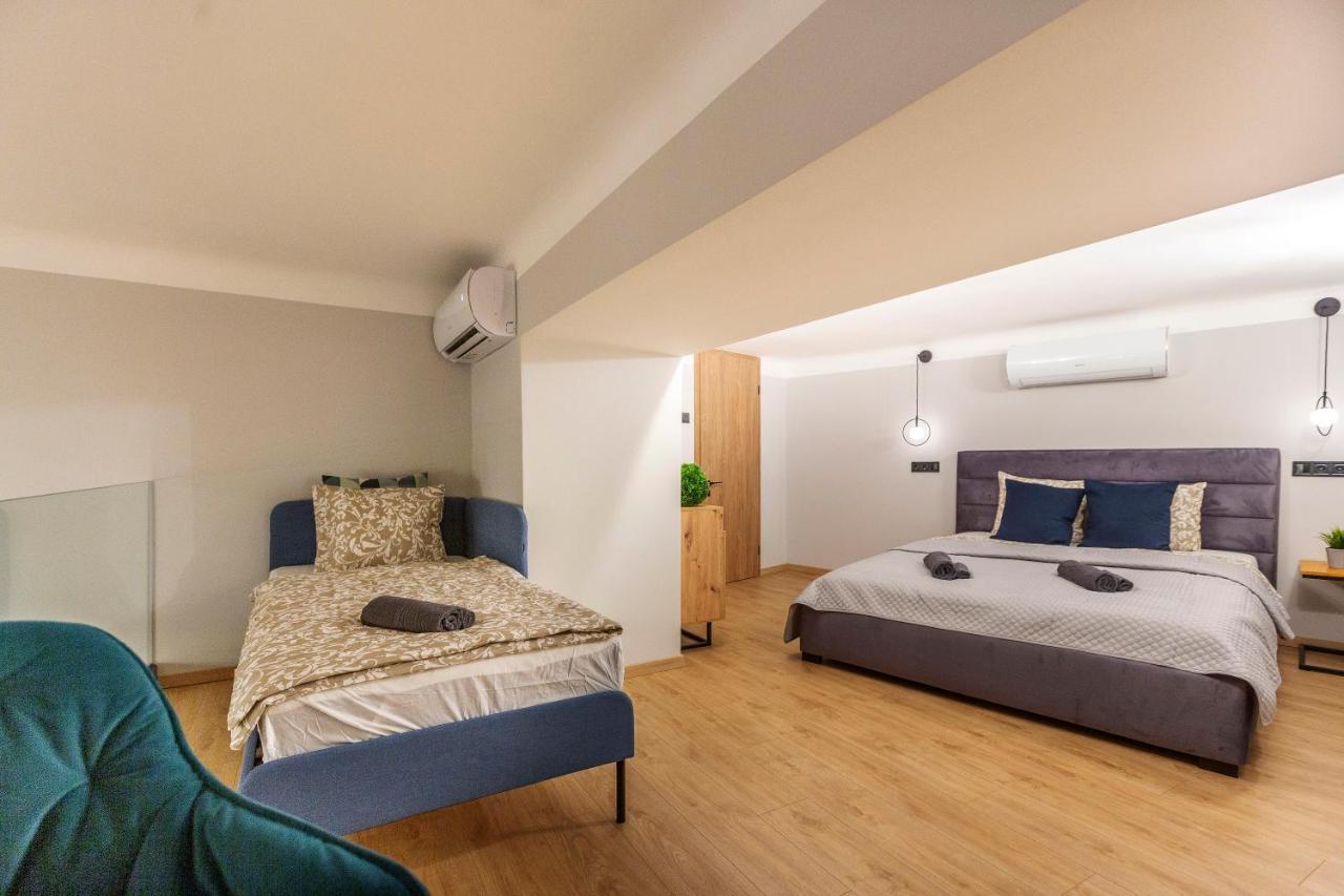 Exclusive New York In The Heart Of Apartment Budapest