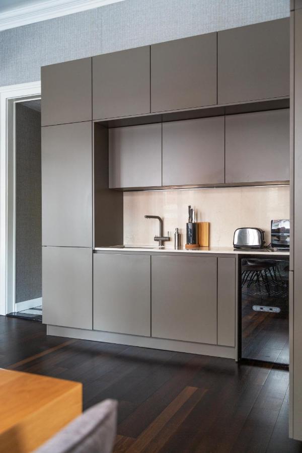 Appartement Luxury With Balcony Next To The New York Cafe *