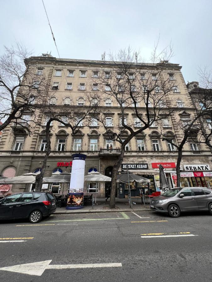 Luxury With Balcony Next To The New York Cafe Lejlighed