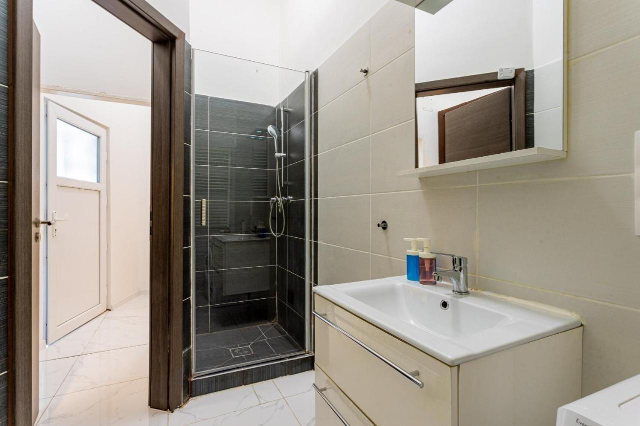 Apartment Modernized At Kiraly 51