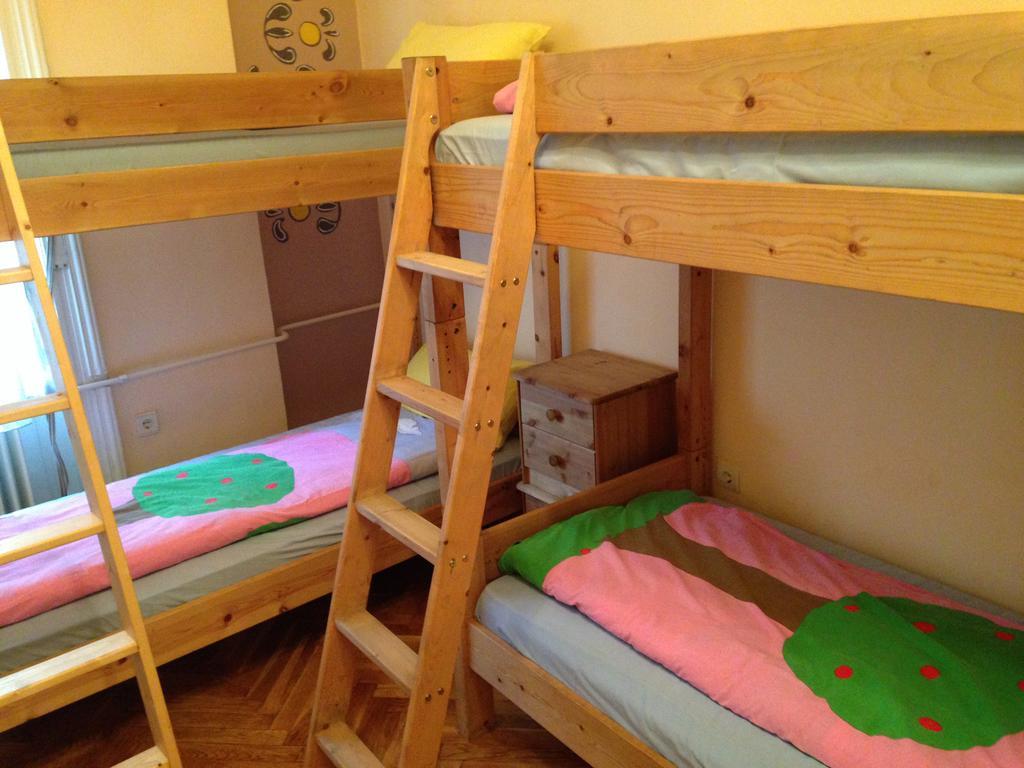 Hostel Yolo