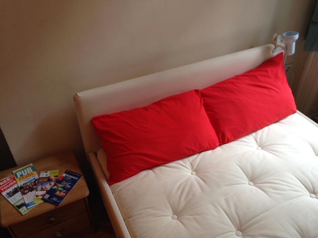 Yolo Hostel *