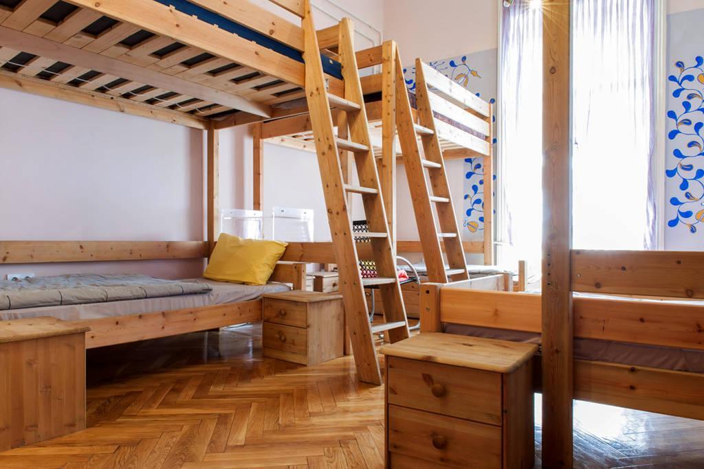 Yolo Hostel