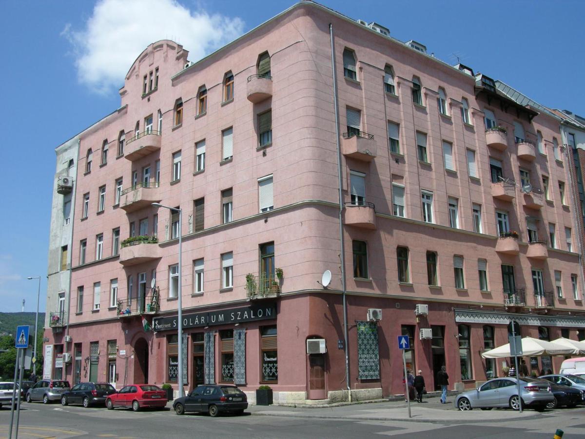 Cosy Apartment, Good Location, Cheap Parking In 50m Budapest