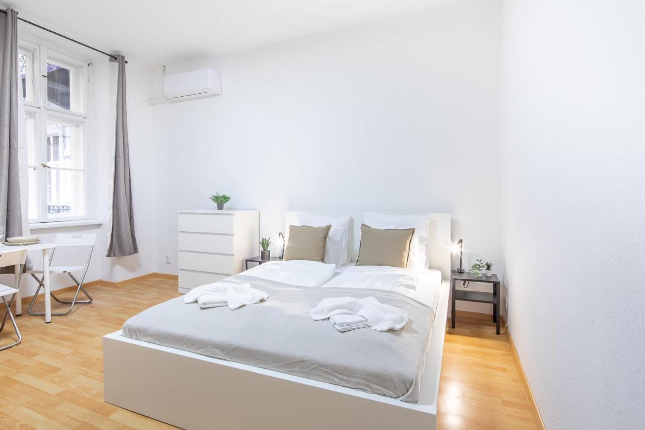 Very Convenient Flat Apartment