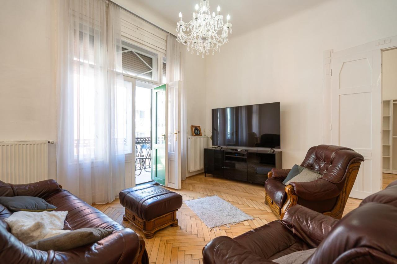 Garys Bright And Spacious Two Bedroom Flat Near Danube Appartement Boedapest