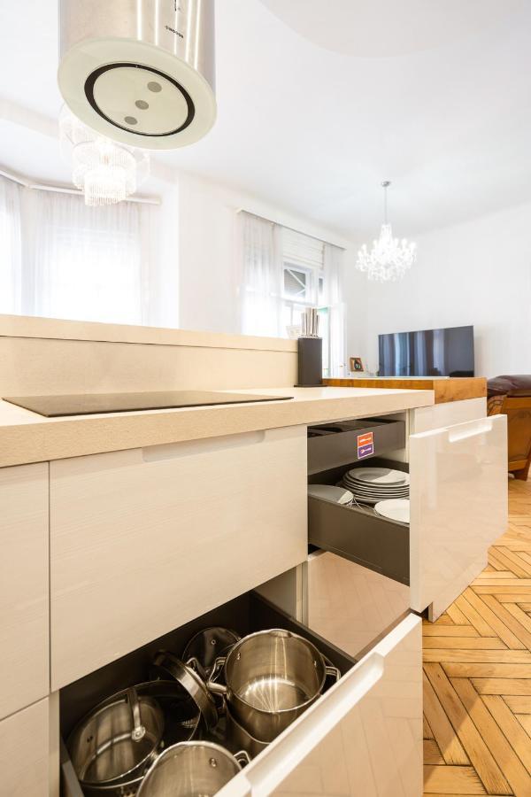 Garys Bright And Spacious Two Bedroom Flat Near Danube * Boedapest