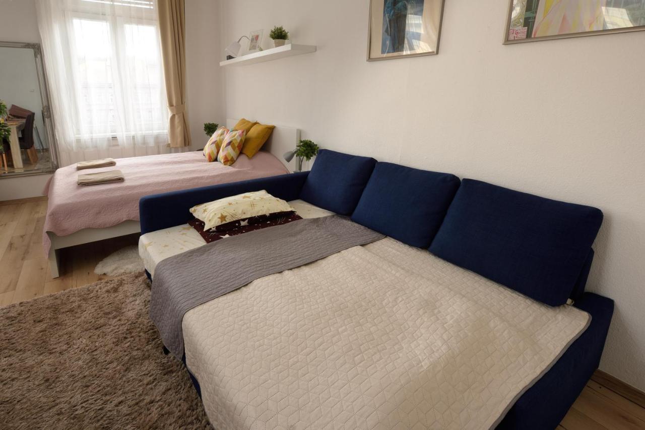 Eye Apartment *