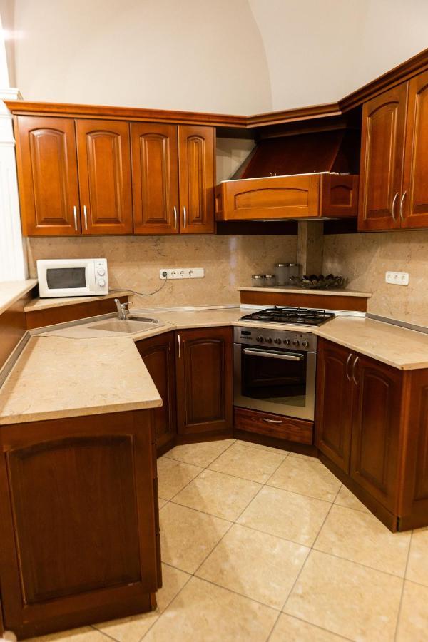 Luxury Downtown 3 Bedroom By Synagoge With Beautiful View * Budapeszt