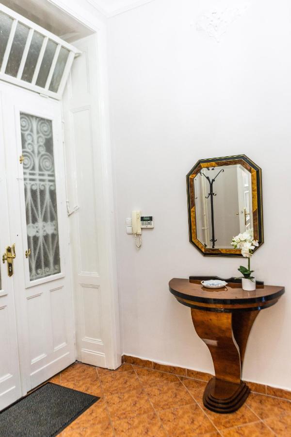 Luxury Downtown 3 Bedroom By Synagoge With Beautiful View Apartament Budapeszt