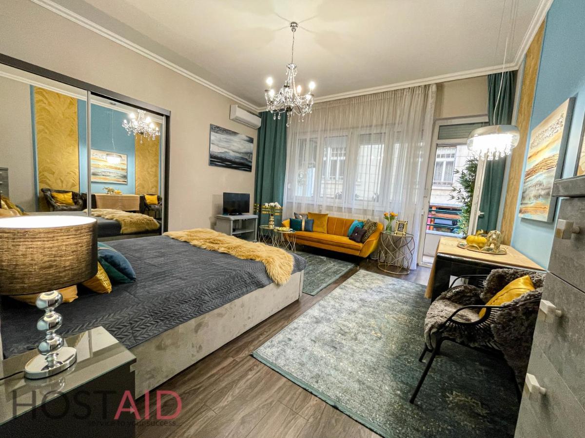 V68 Design - Hostaid Boedapest