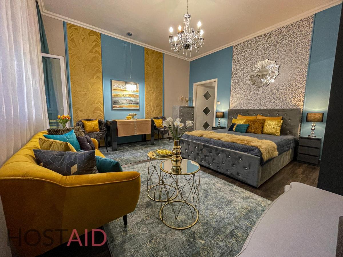 V68 Design - Hostaid Budapest