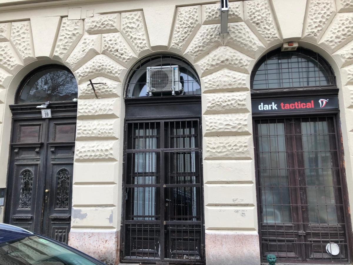 7dab Huszar Contactless Self Check-in * Budapest