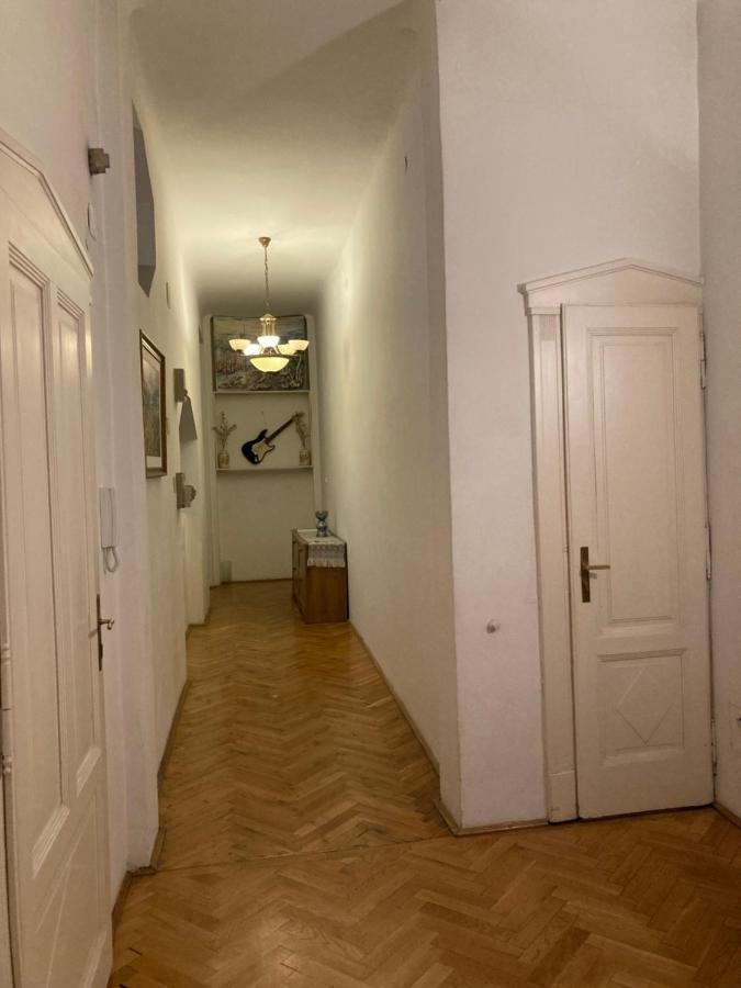 Elegance In The Heart Apartment
