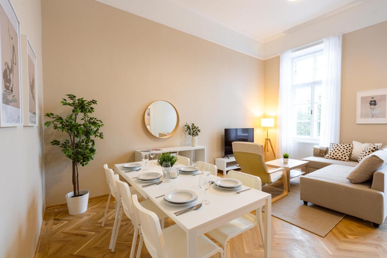 Danube Waterfront View At Chain Bridge Apartamento
