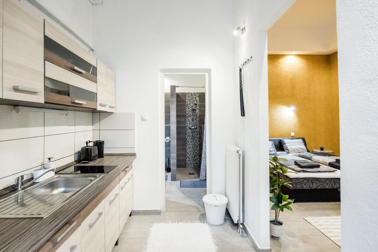 Akacfa 27-2 Center With Aircon Apartment